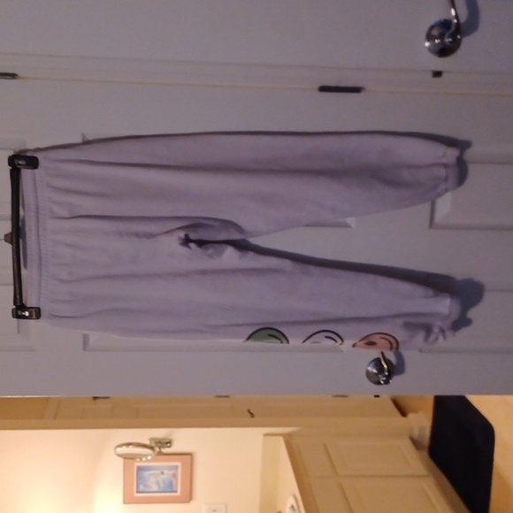 💙🌺White Sweatpants with Colorful Smiley Faces - Picture 5 of 8